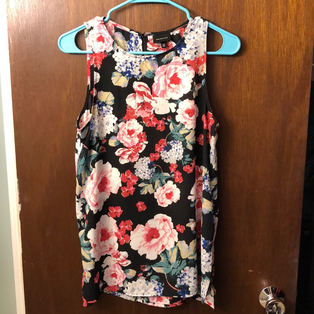 Like new- never worn floral top